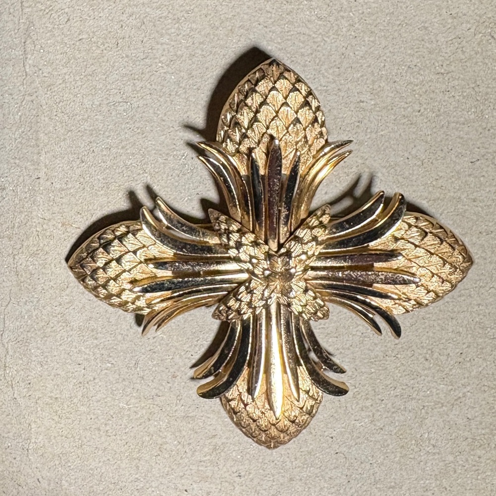 Trifari Goldtone Brooch